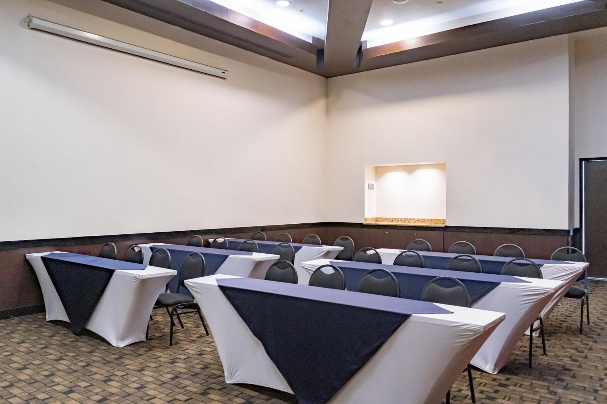 Fiesta Inn Tepic Buitenkant foto